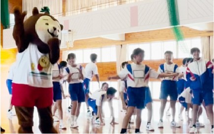 ダンス出前授業曲の最後のポーズ